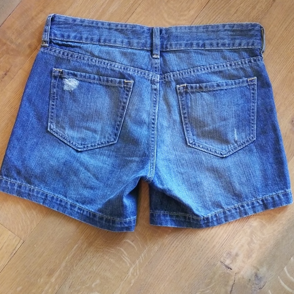 Shorts - Picture 2 of 3